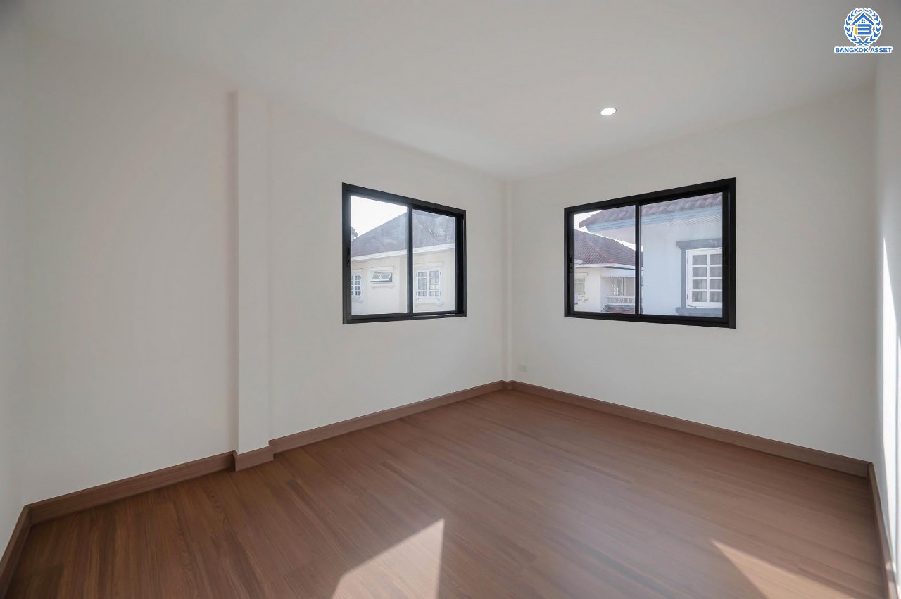 บ้านมือสองตกแต่งใหม่ โครงการ มณียา3 รัตนาธิเบศร์-ท่าอิฐ แบรนด์ Property Perfect หลังใหญ่ เนื้อที่ 61.3 ตร.ว. ฟังก์ชันครบ 3 ห้องนอน 2 ห้องน้ำ 1 ห้องอเนกประสงค์ 3 ที่จอดรถ บนทำเลเชื่อมต่อถนนรัตนาธิเบศร์ และถนนราชพฤกษ์ ใจกลาง 2 เซ็นทรัลฯ ใกล้ MRT "สถานีบางรักน้อยท่าอิฐ" และทางด่วน "งามวงศ์วาน"